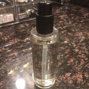 NEW! Cleanse off oil by MAC